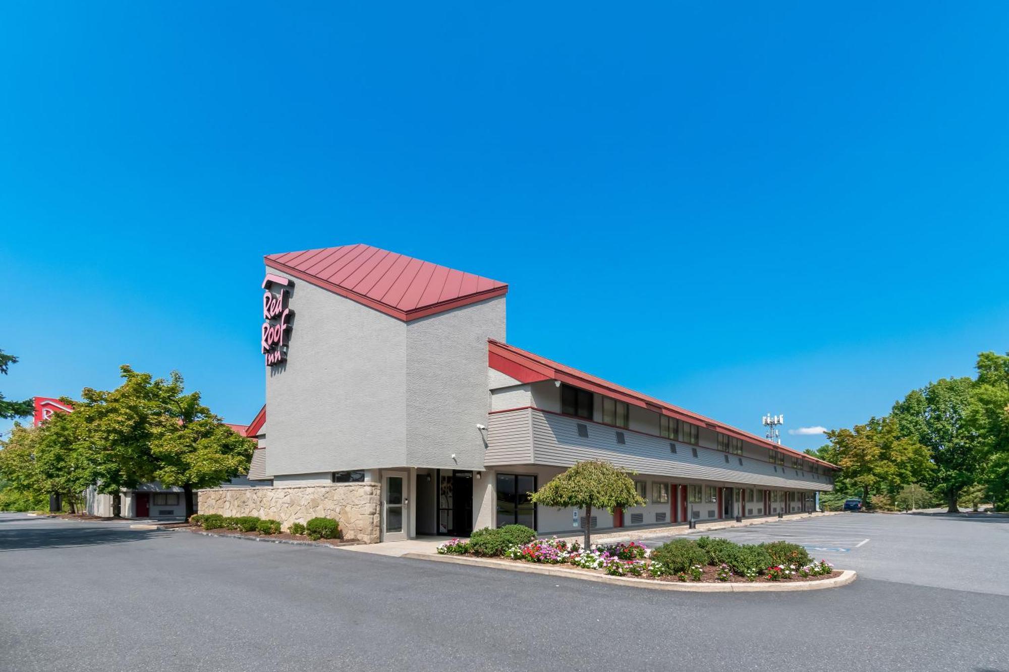Red Roof Inn Harrisburg North Bagian luar foto